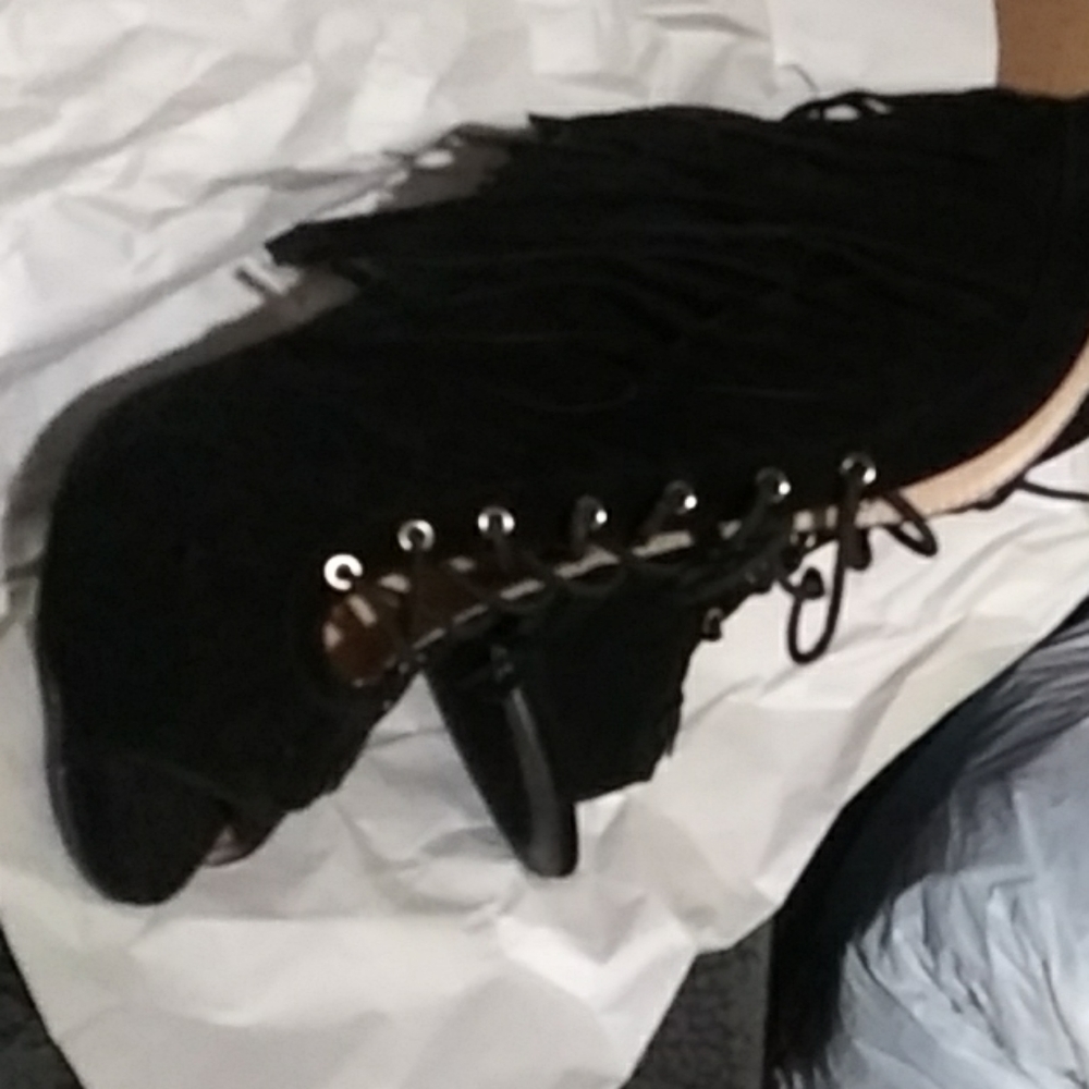 Shoes - Picture 4 of 4